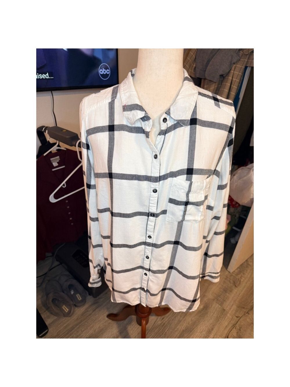 Maurices, black and white check shirt, long sleeve button up collar pocket sz 1 - Picture 10 of 11